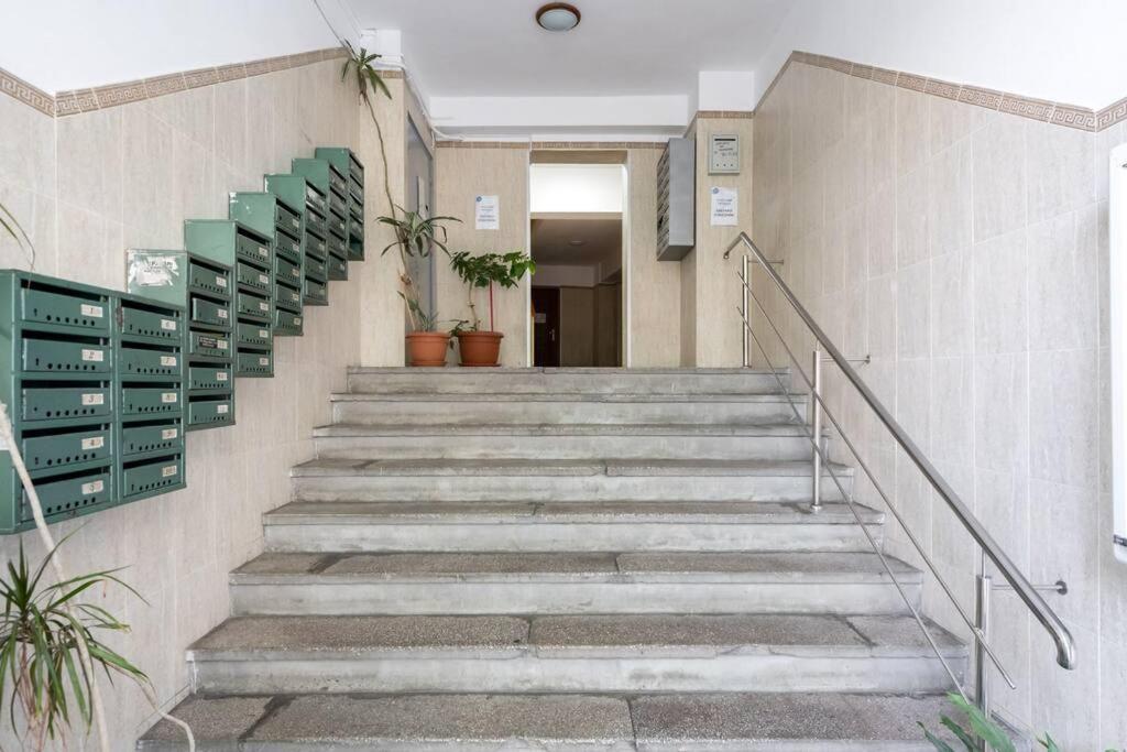 New Era Studio Near Old Town بوخارست المظهر الخارجي الصورة