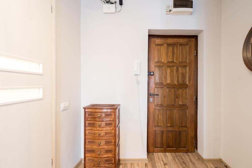 New Era Studio Near Old Town بوخارست المظهر الخارجي الصورة
